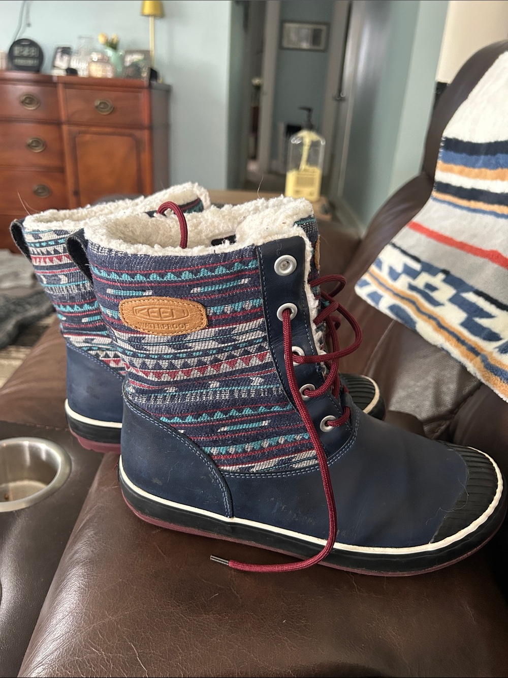 Keen womens Navy Multicolor Patterned Sherpa-Lined Boots size 10